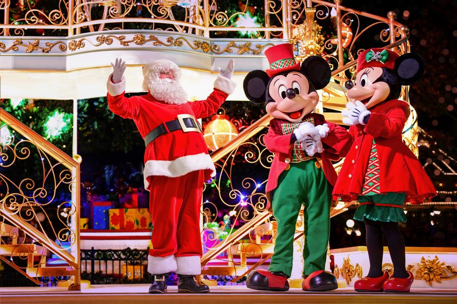 2-Disneyland-Paris-Xmas-Santa-Mickey-Minnie.jpg