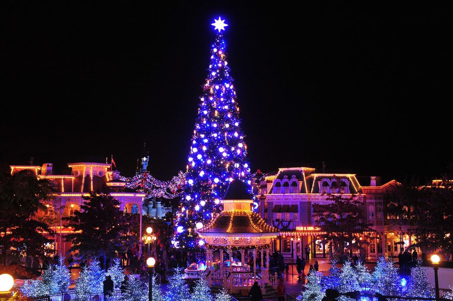 3-Disneyland-Paris-Xmas-Tree-2.jpg