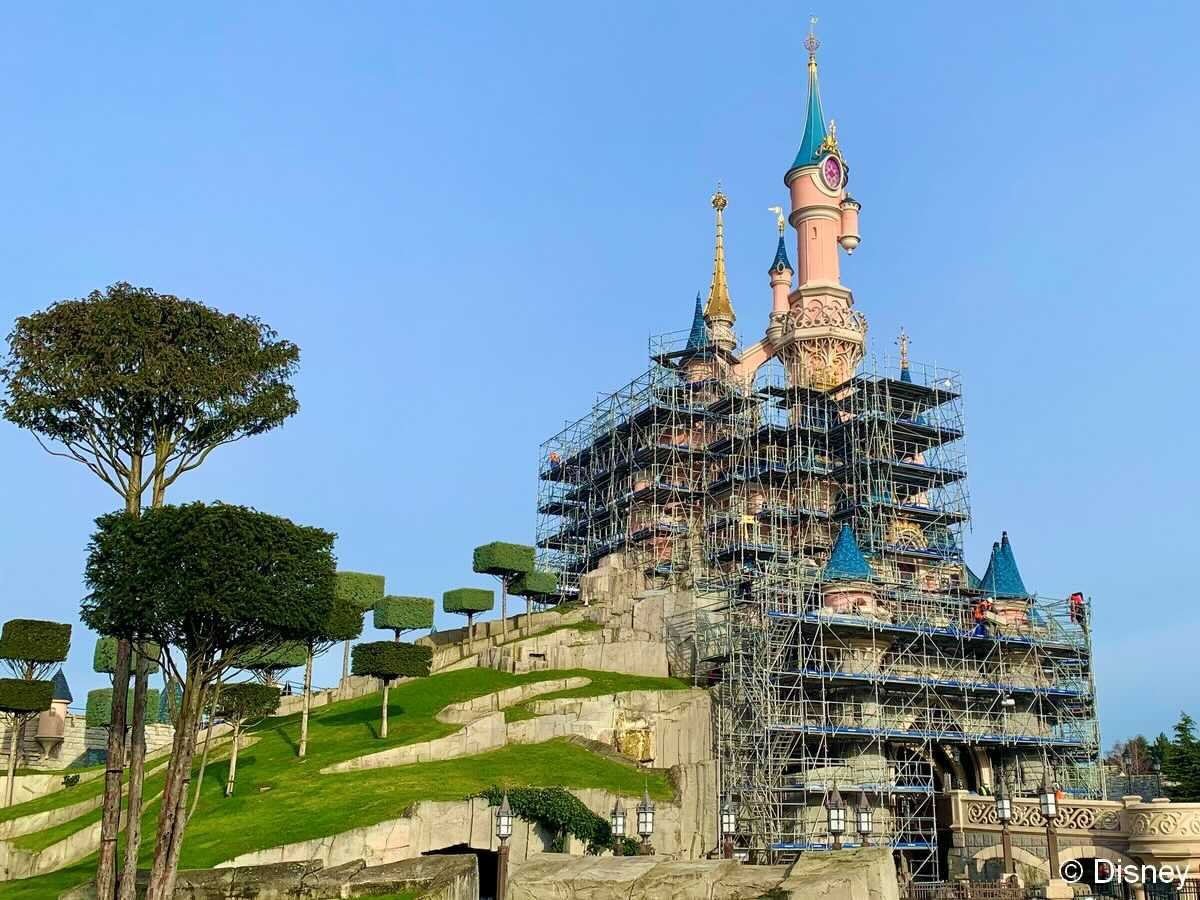Disneyland-Paris-castle-construction-1418626.jpg