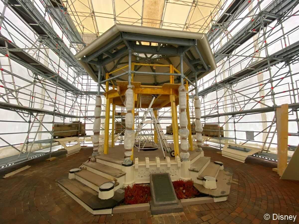 Disneyland-Paris-gazebo-construction-01.jpg
