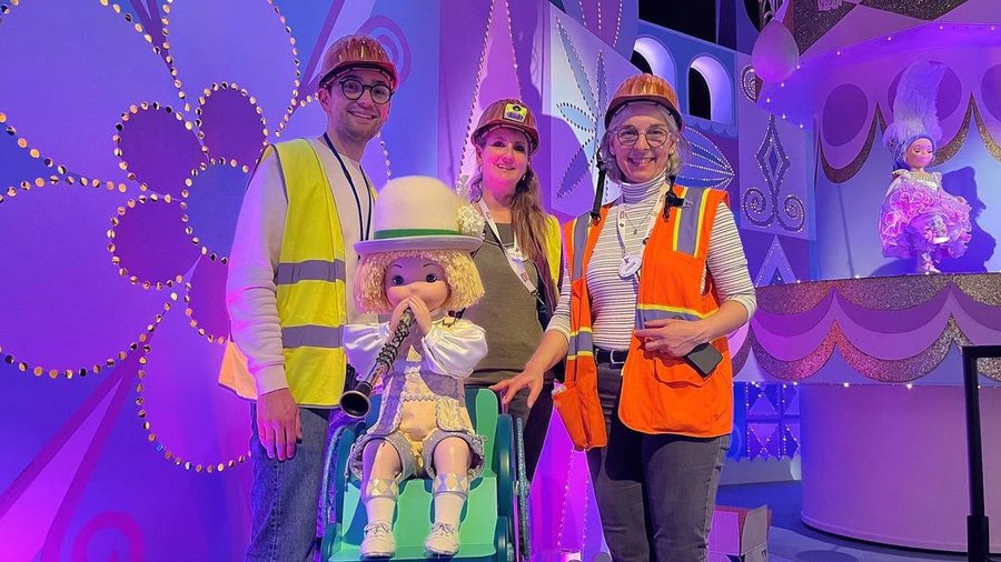 Disneyland-Paris-small-world-wheelchair-1