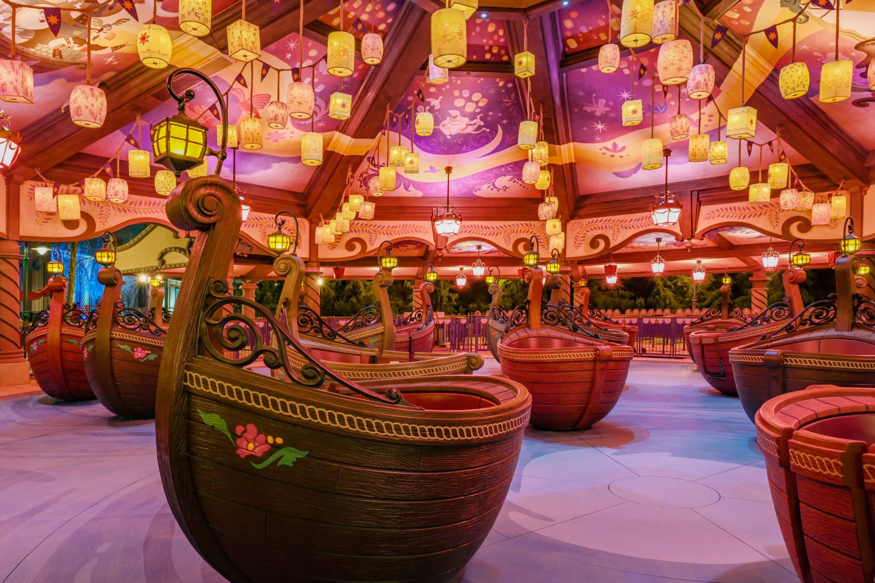 Disneyland-Paris_Disney-Adventure-World_Adventure-Way_Raiponce-Tangled-Spin_Night_Horizontal_1-1-scaled