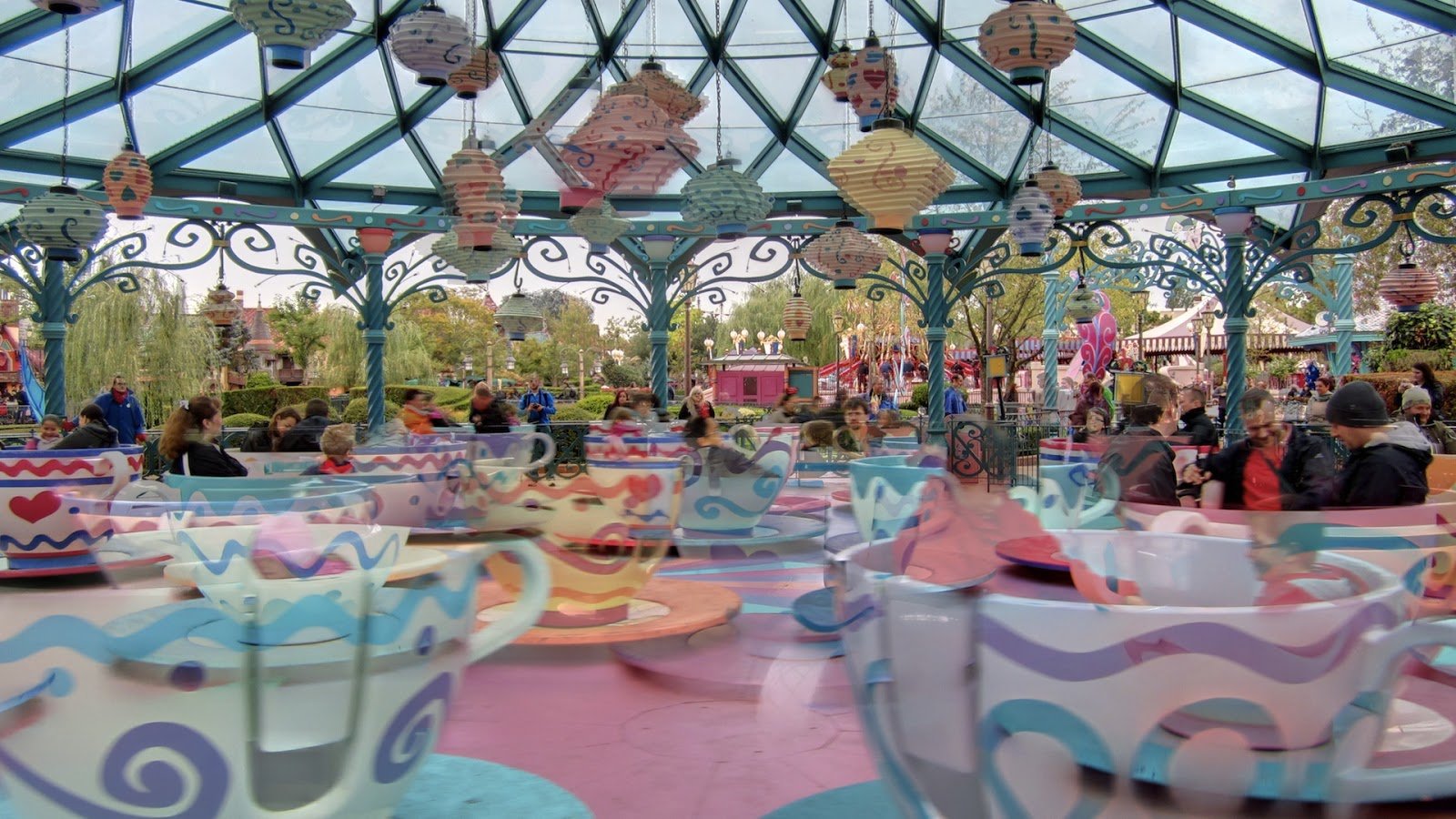 HDR-Mad-Hatters-Tea-Cups-Disneyland-Paris.jpg