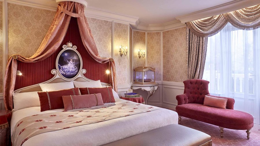 N040482_2029Jan24_world_disneyland-hotel-signature-suite-cendrillon_16-9_tcm816-272580$p~1$f~jpg