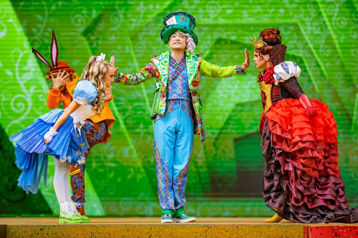 breaking-news-the-show-alice-and-the-queen-of-hearts-return-afbeelding-1