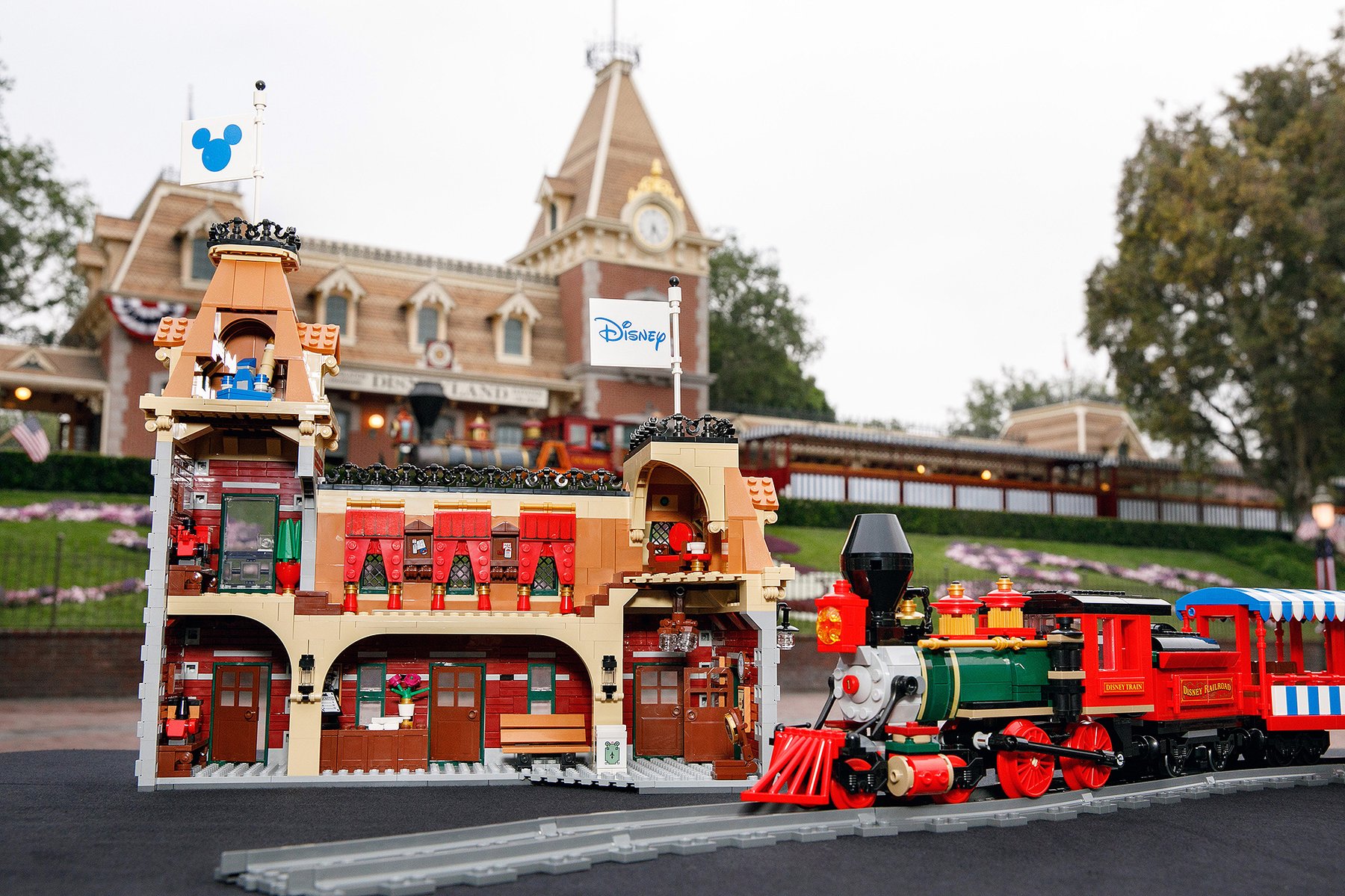 disney-lego-trein-station-1.jpg
