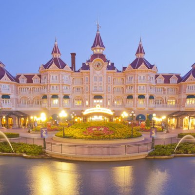 disneyland-hotel-night.jpg