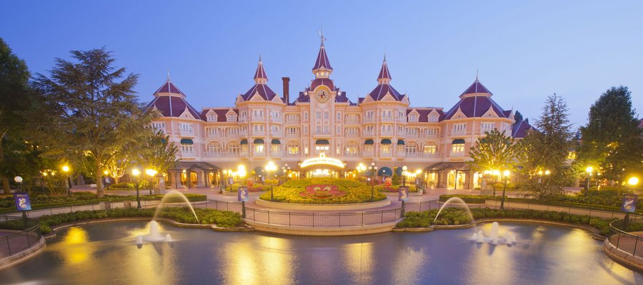 disneyland-hotel-night.jpg