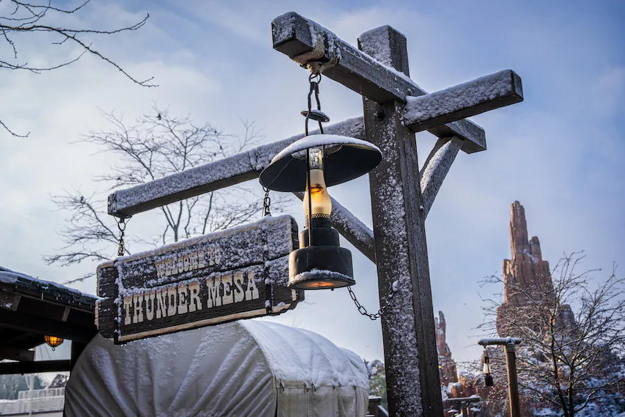 disneyland-paris-snowfall