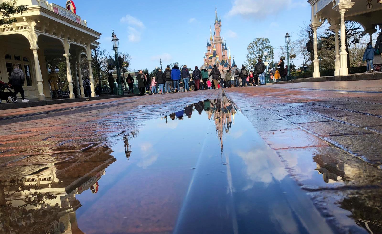 dlp-disney-kasteel-rain-regen.jpeg