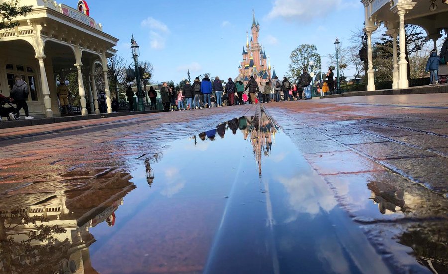 dlp-disney-kasteel-rain-regen.jpeg