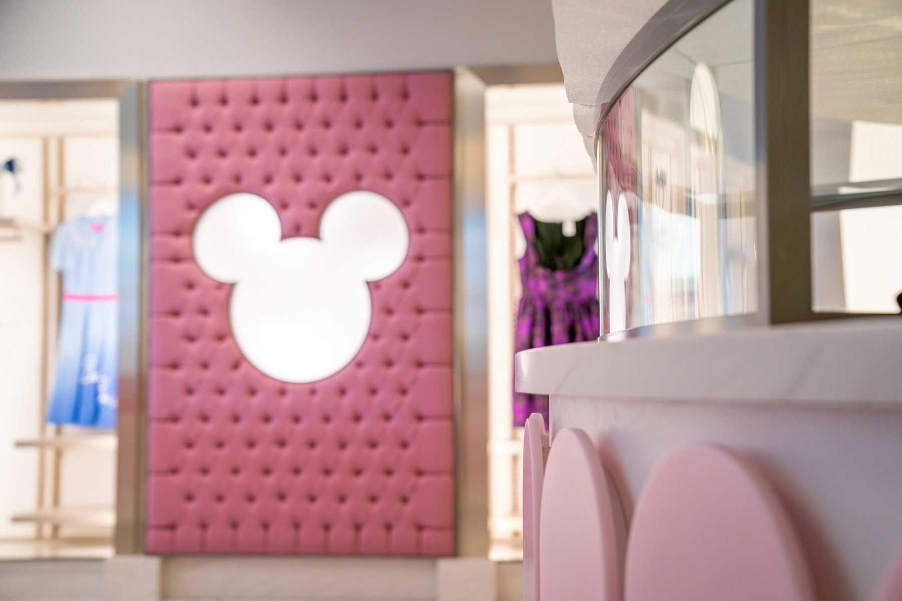 dlp-disney-store-opening-maart-03