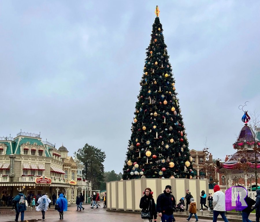 dlp-disney-xmas-tree-03