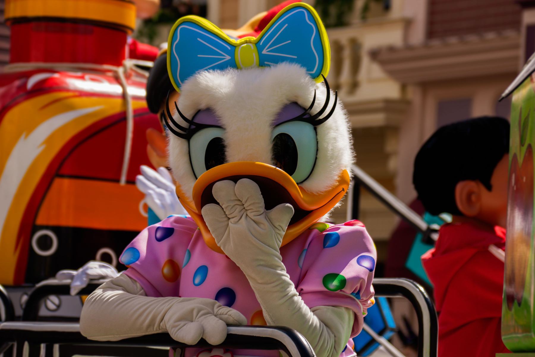 dlp-parade-daisy-duck
