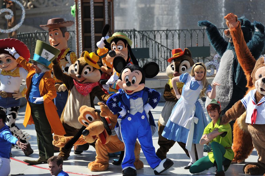 dlp-stars-on-parade-happy-anniversary-mickey-.jpg