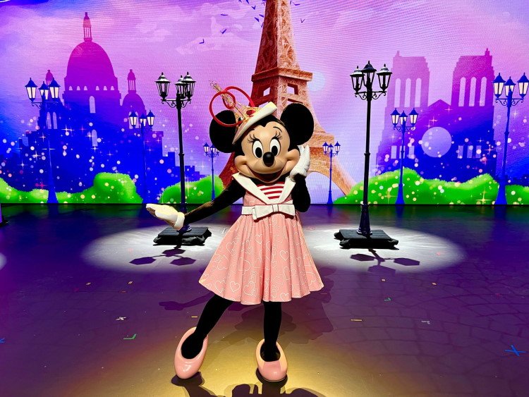 dlp-studio-theater-meet-en-greet-minnie-mouse-02.jpeg