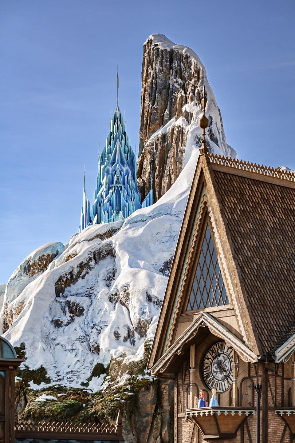 dlp-world-of-frozen-01