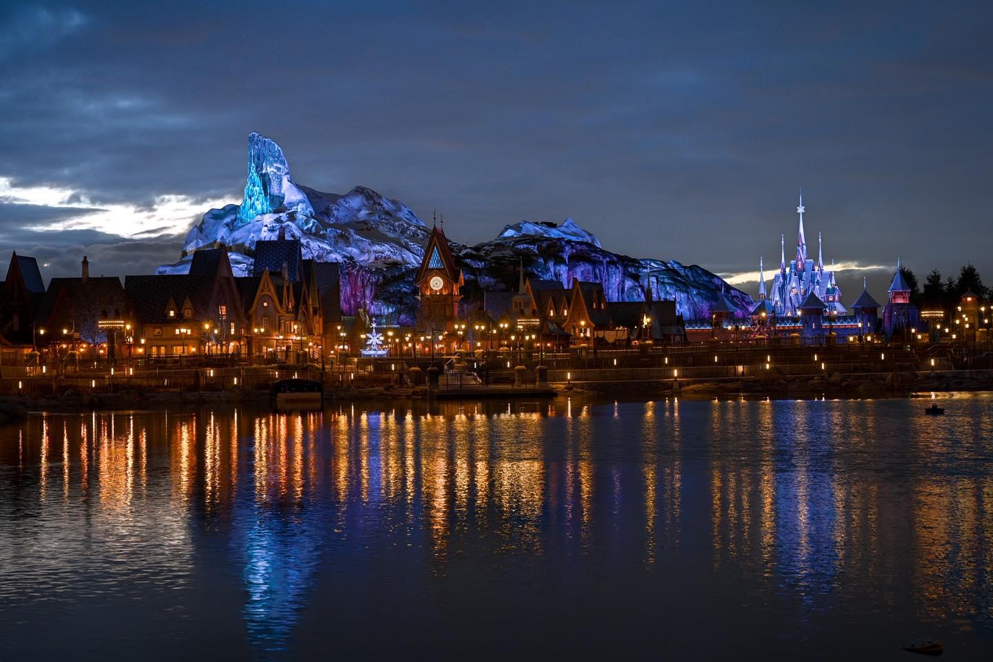 dlp-world-of-frozen-05