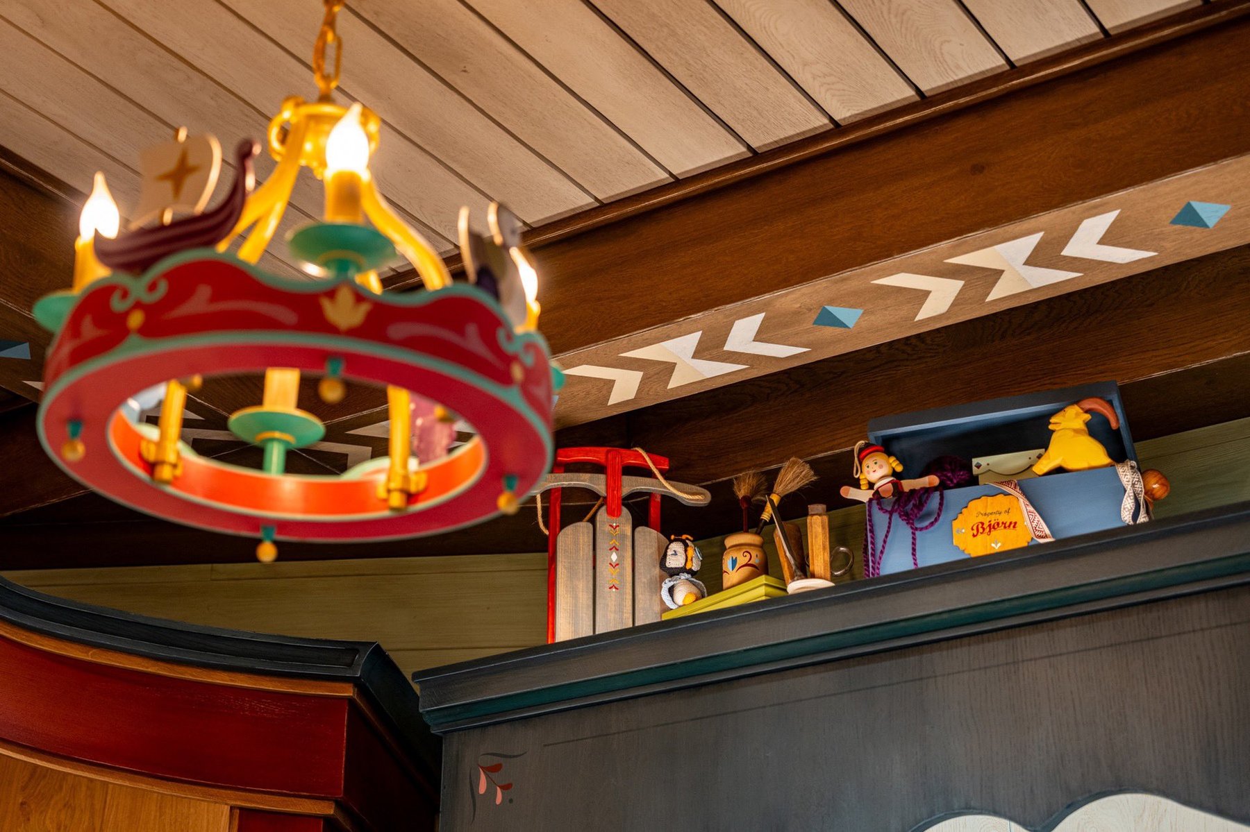 dlp-world-of-frozen-official-06