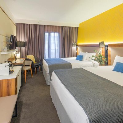 hotel-elysee-val-d-europe-room-2