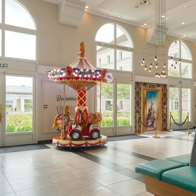 hotel-pres-de-disneyland_R_-paris_4570_lobby_game_2-25034_0