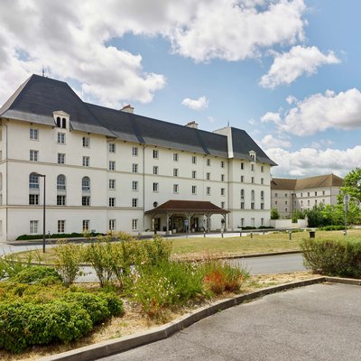 hotel-pres-de-disneyland_R_-paris_4570_exterior-25020_0