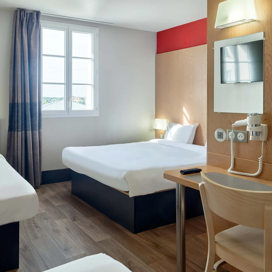 hotel-pres-de-disneyland_R_-paris_4570_family-room_3-25025_0