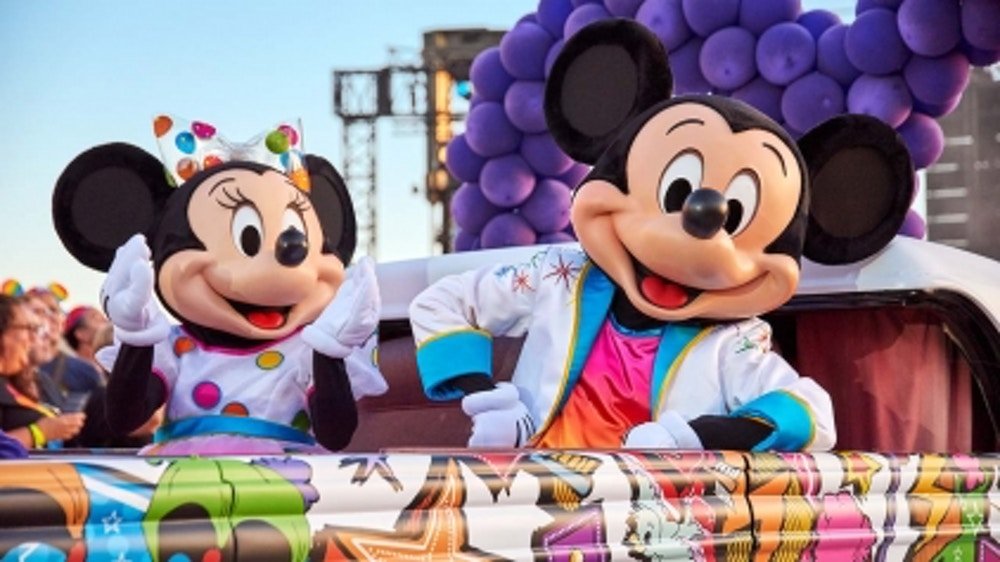 magical-pride-mickey-minnie.jpg