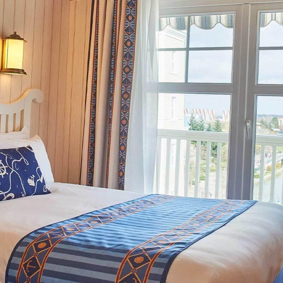 n023950_2023apr30_world_newport-bay-club-room_5-2_tcm756-233645$w~2400$p~1$f~jpg