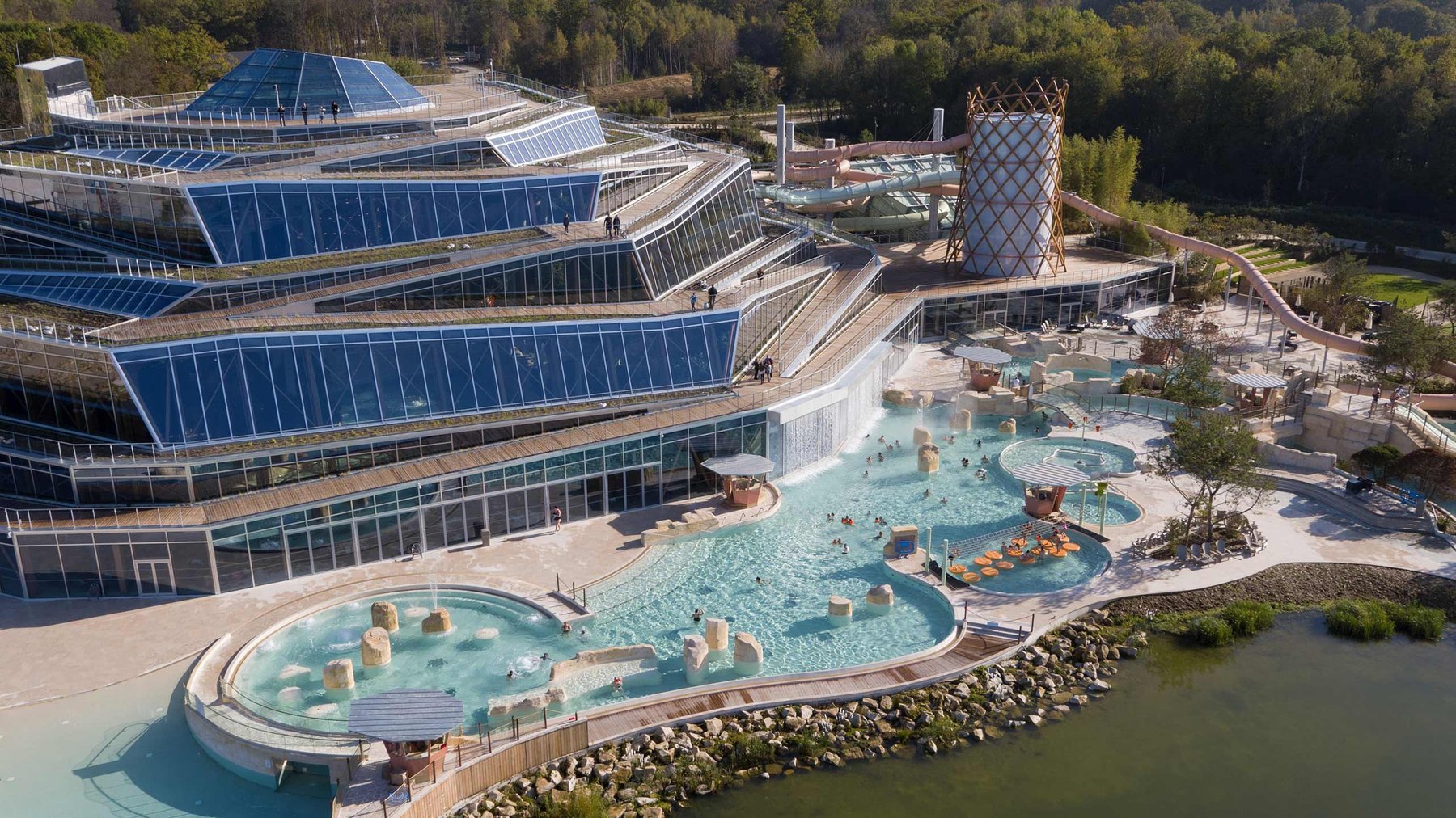 n027973_204d0jan01_village-nature-aqualagon_16-9