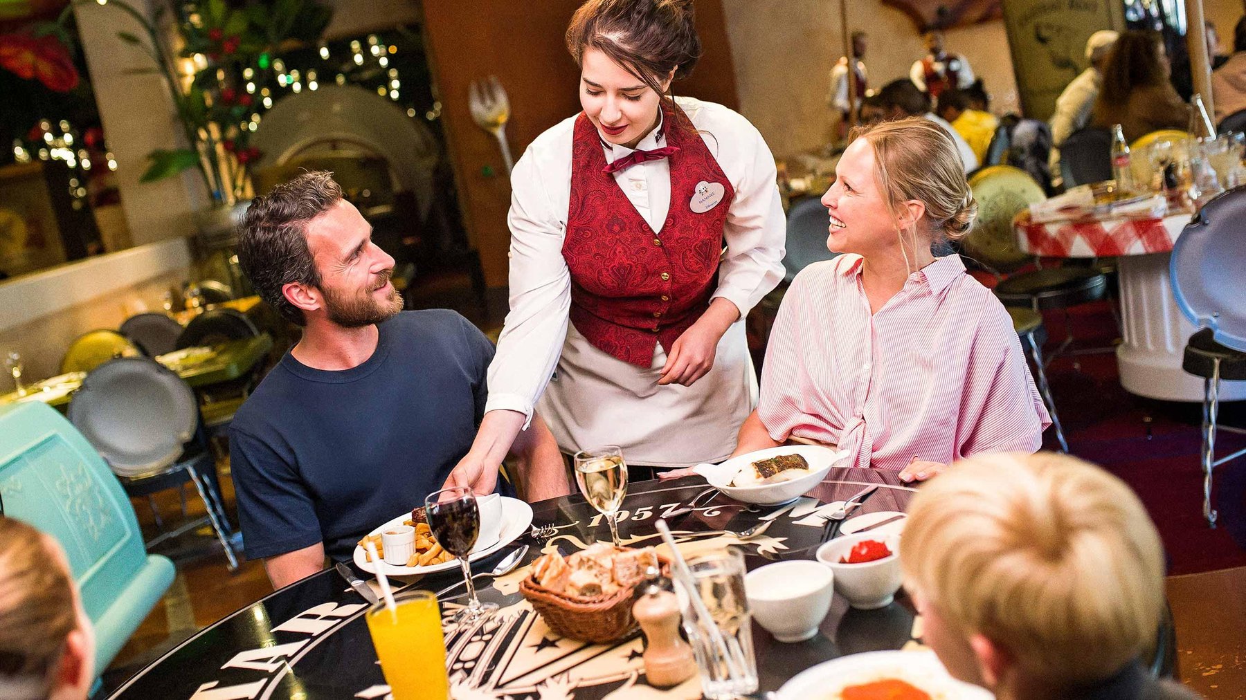 n032531_2025oct21_world_bistrot-chez-remy-restaurant-disney-free-dine-family-cast-member_16-9_tcm756-272466$p~1$f~jpg