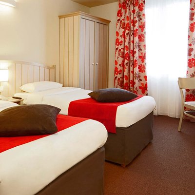 n036646_2030dec31_world_campanile-val-de-france-room-twin-beds_16-9_tcm816-231882$p~1$f~jpg