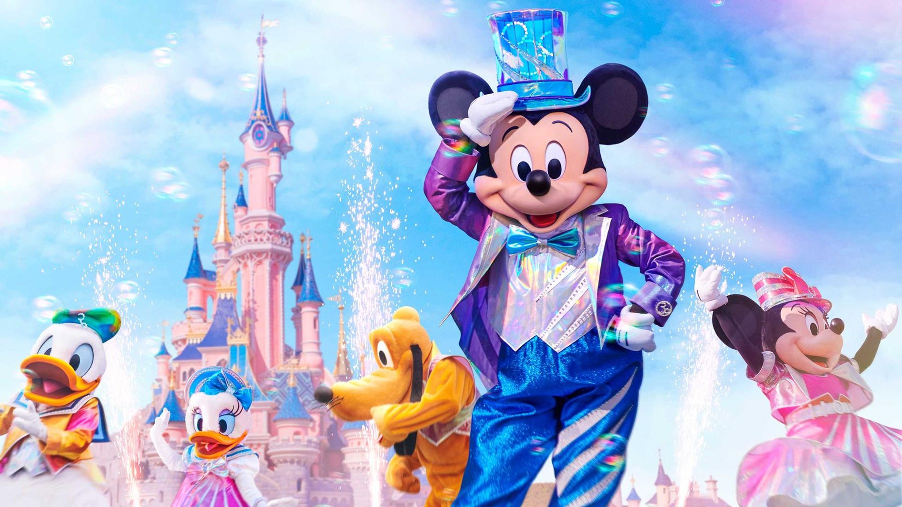 n037010_2029apr16_world_dlp-30th-anniversary-dream-and-shine-brighter-show_16-9_tcm756-238659$w_1960$p_1.jpg
