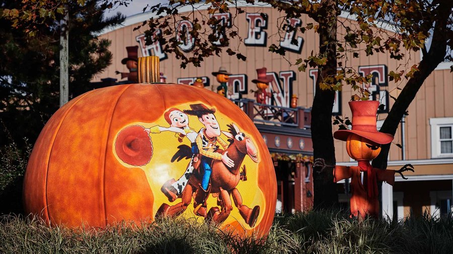 n037131_2030jan22_world_seasonal-product-festival-halloween-disney-2022_16-9_tcm756-265163$w~1960$p~1$f~jpg