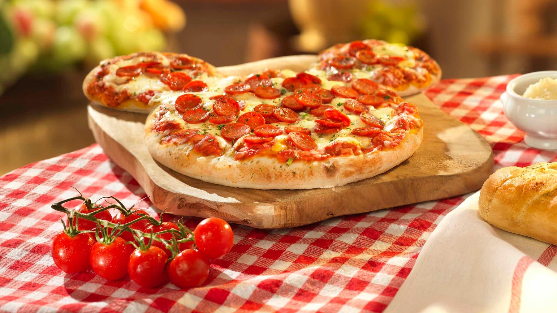 n037409_2030jul06_world_bella-note-restaurant-pizza-and-pasta_16-9_zoom_tcm816-278644$p~1$f~jpg