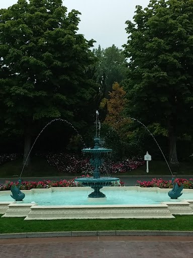 Disneyland Hotel Entry Fountain