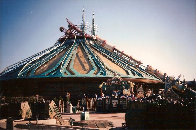 space-mountain-1995-disneyland-paris.jpg