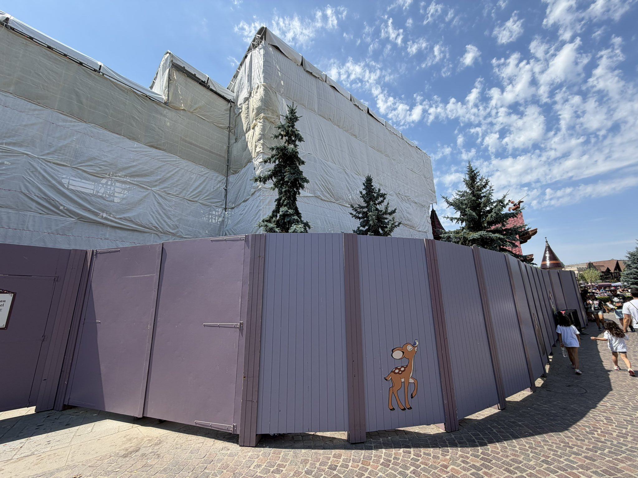 Snow White heropening gepland 28 juli hekken versierd - week 25 2026